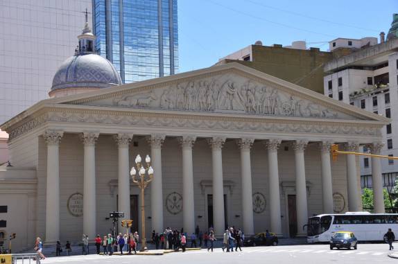 Na Plaza de Mayo, a Catedral Metropolitana de Buenos Aires, capital da Argentina